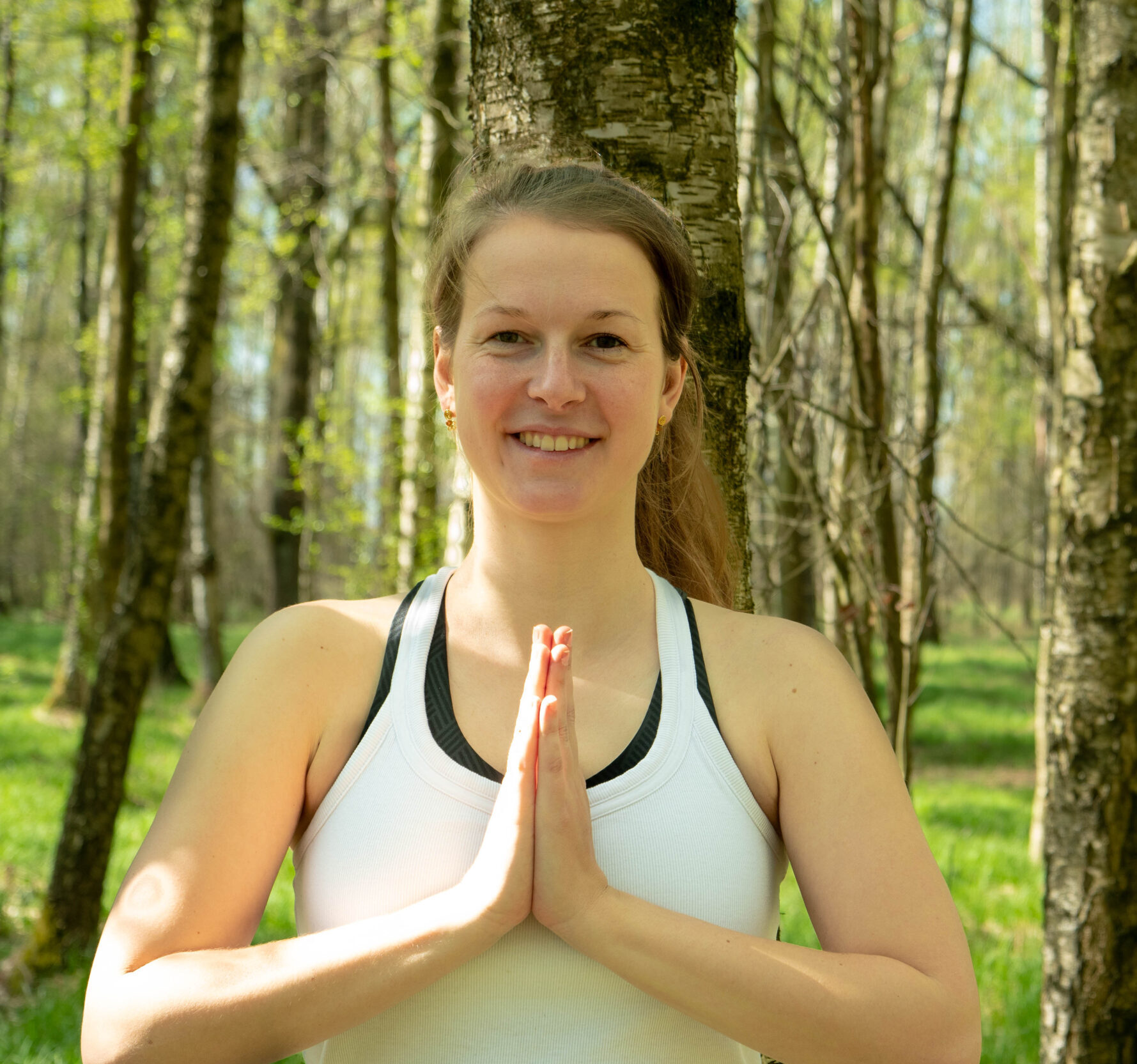 Read more about the article Yoga am Palais: Anja Hilbert – Waldyoga – Erden & Aufblühen